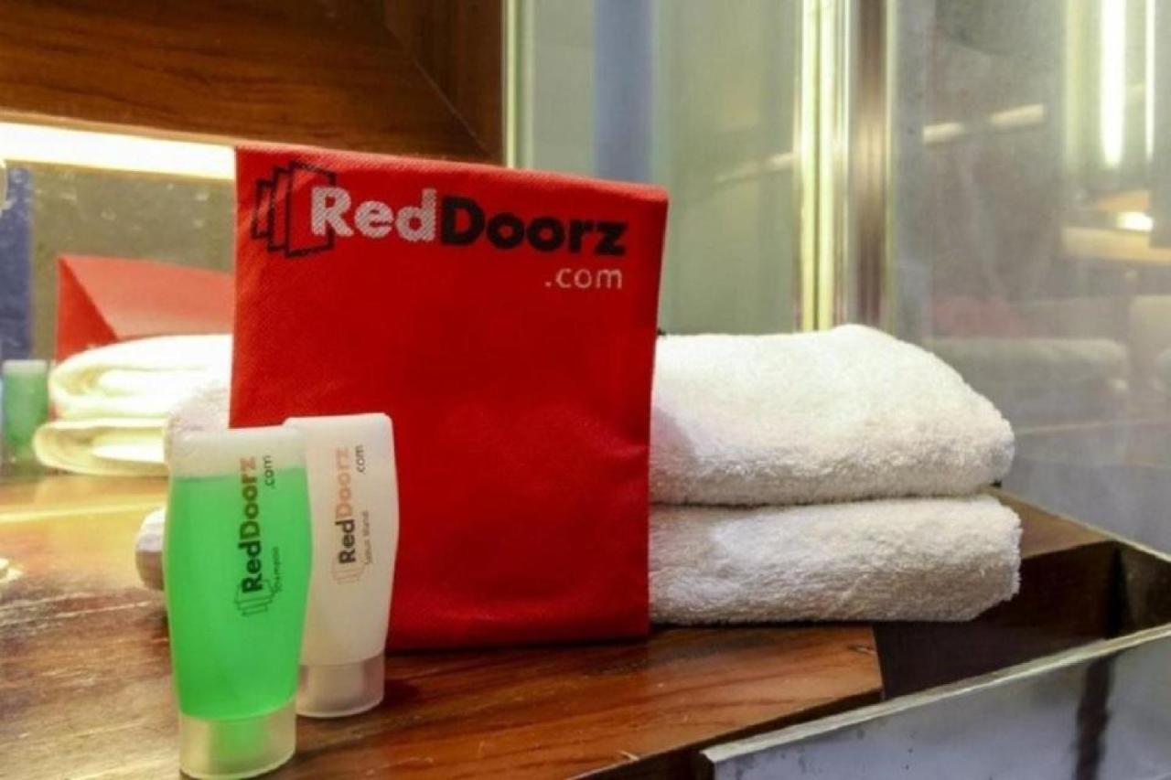 Reddoorz Near Widya Mandala University Surabaya Buitenkant foto