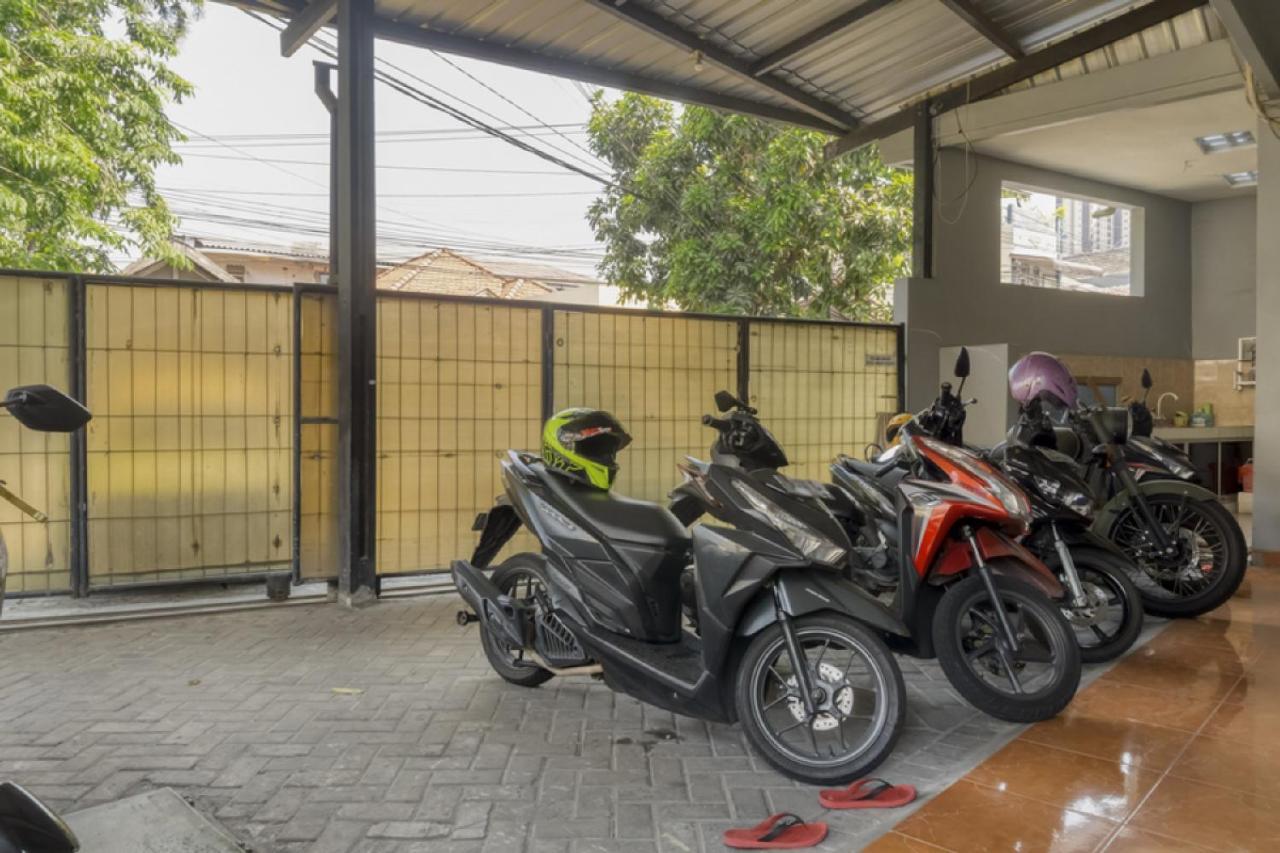 Reddoorz Near Widya Mandala University Surabaya Buitenkant foto