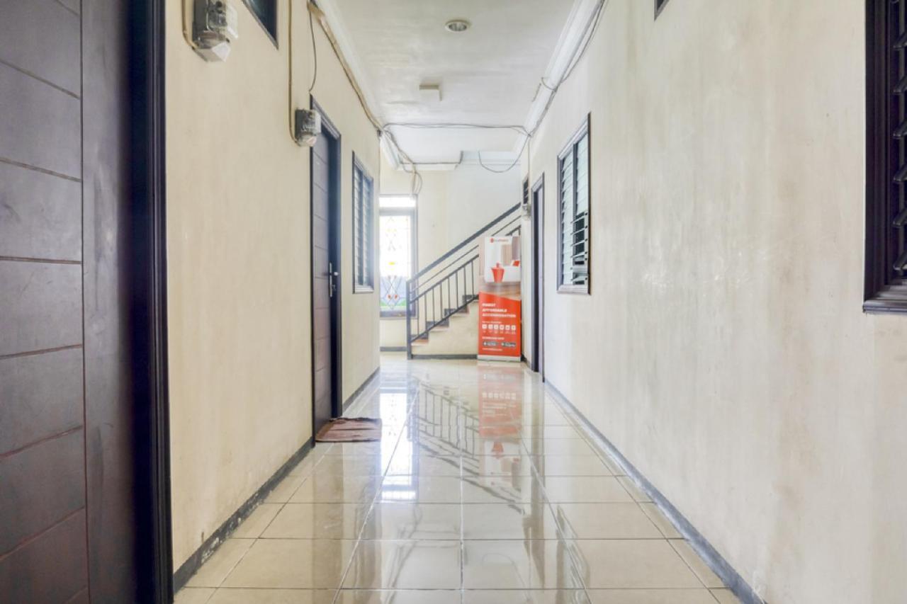 Reddoorz Near Widya Mandala University Surabaya Buitenkant foto